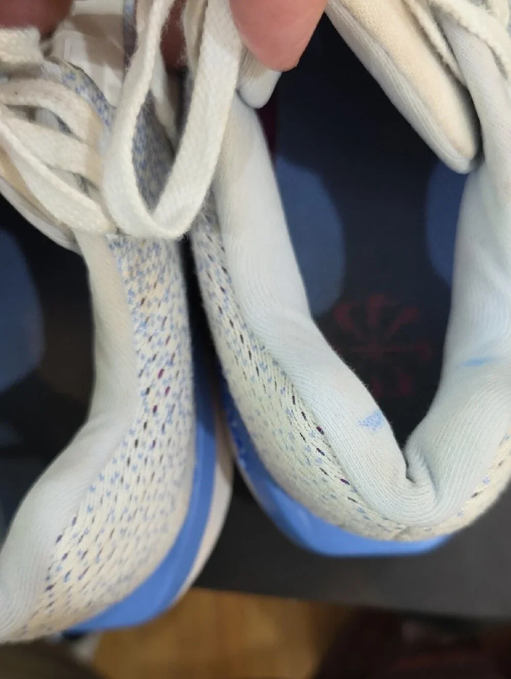 Nike Winflo 11 Women's Sneakers - Cream with Blue & Pink Accents Size 8.5